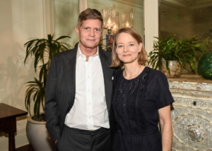 Jodie Foster, star of STX International's Hot Title Prisoner 760, attended a buyers presentation this morning at AFM with STX Chairman / CEO Robert Simonds,